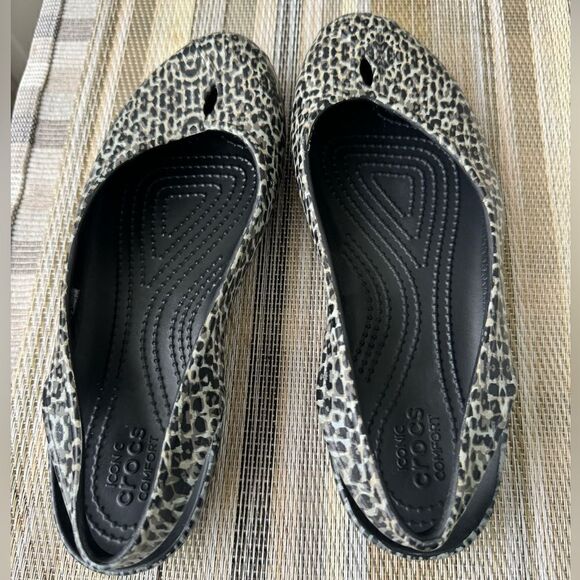 Crocs Women's Size 6 Leopard Print Ballet Flat Slip On Comfort Shoes - Picture 10 of 10